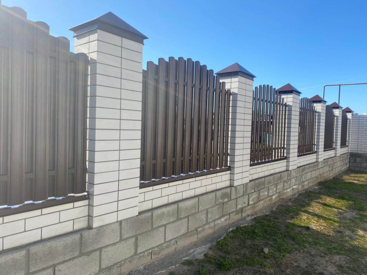 zabor-iz-shtaketnika-ral8017-shokolad-foto1 в Астане
