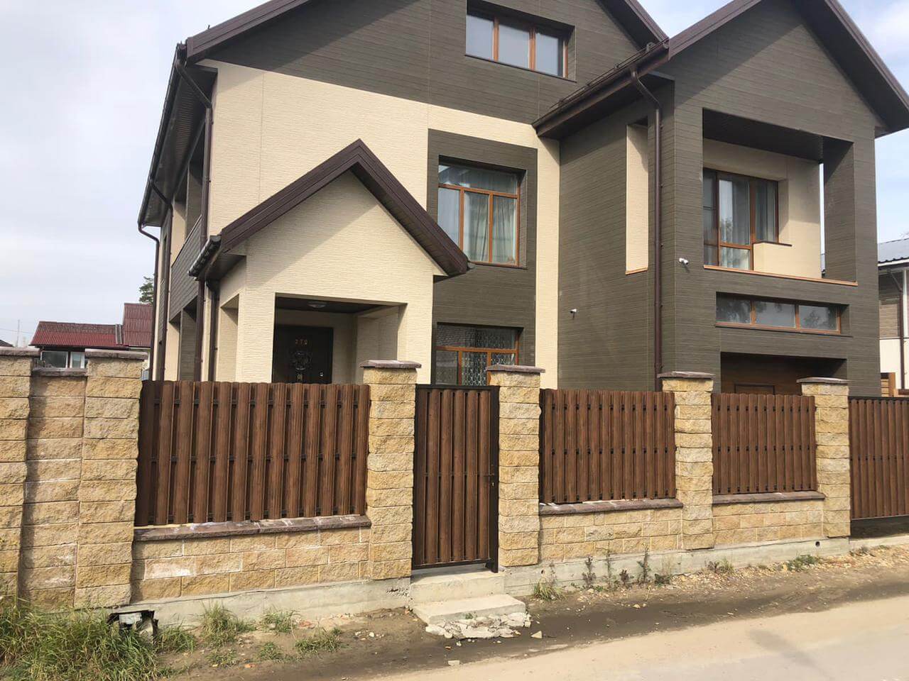 забор из штакетника каштан двухсторонний фото1 в Астане