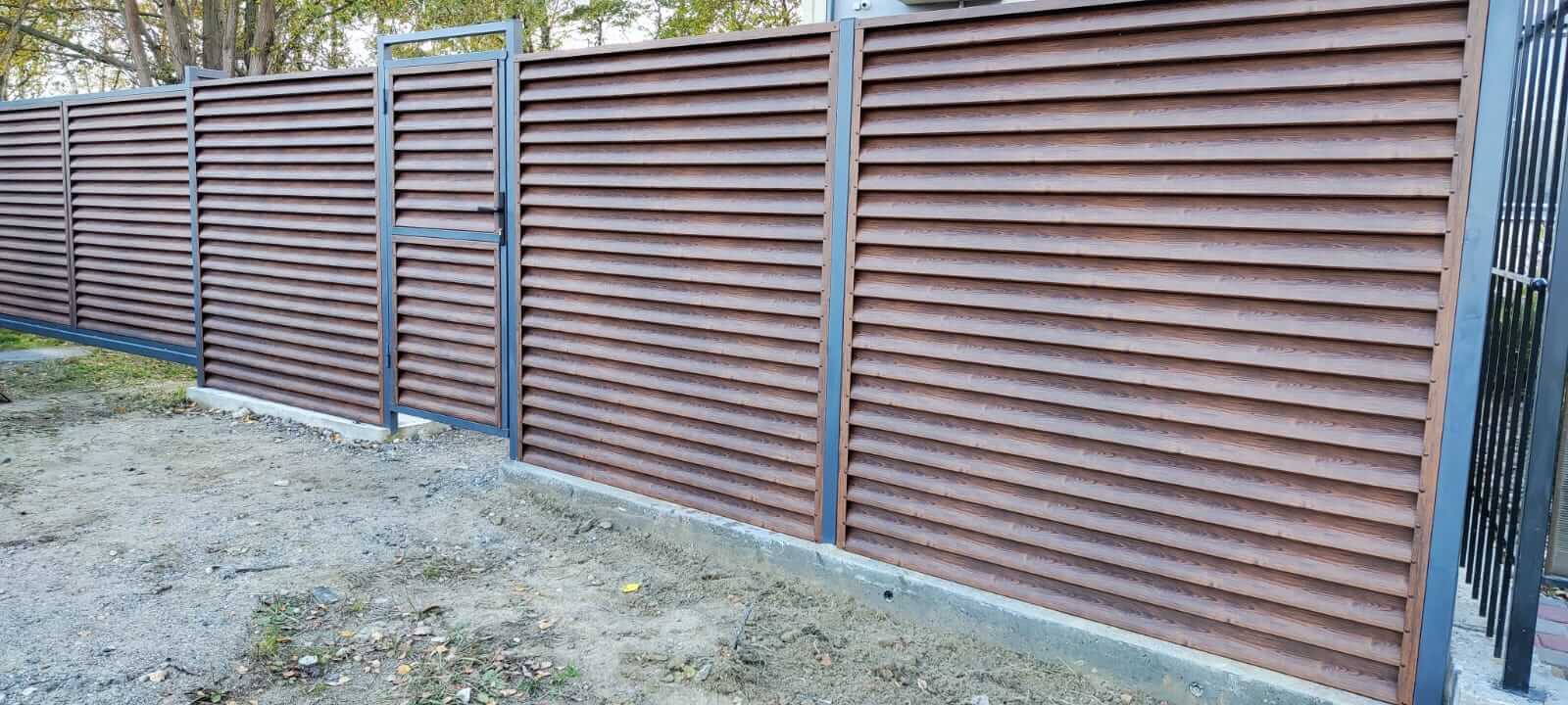 забор-жалюзи с ламелями еврожалюзи printech каштан фото1 в Астане