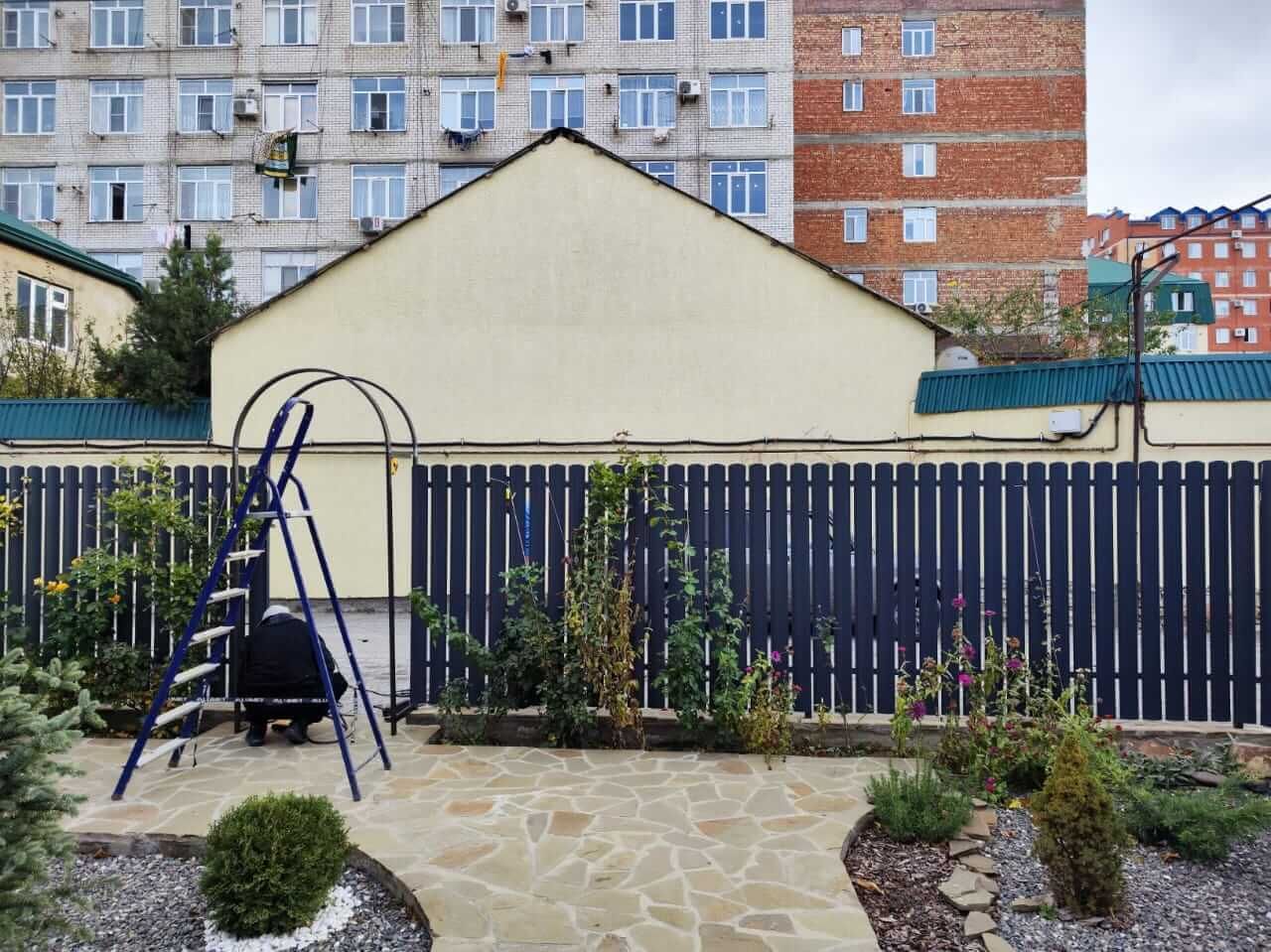 Забор из металлоштакетника RAL7024/7024 Серый Графит двусторонний матовый фото 4 в Астане