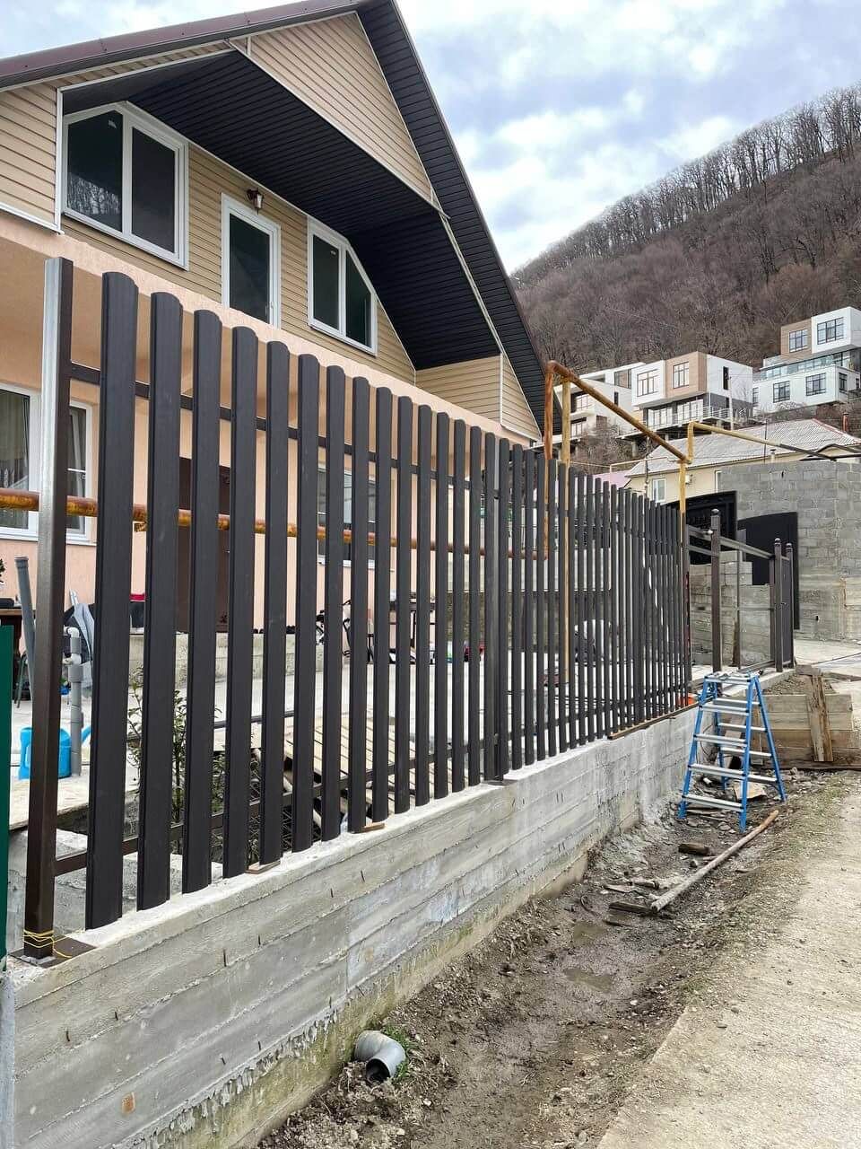 Забор из штакетника 35м RAL8019 Темный Шоколад МАТТЕ в Астане