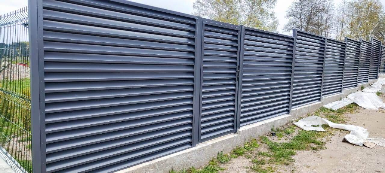 Забор-жалюзи из ламелей ЭКО-Z 24м RAL7024 Серый Графит фото 2 в Астане