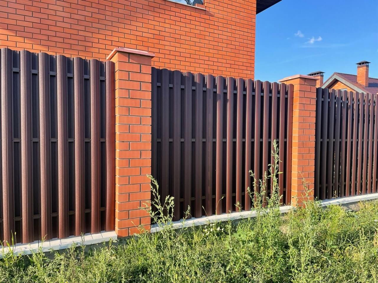 Забор из фигурного штакетника 23м RAL8017/8017 Шоколад двусторонний фото 3 в Астане
