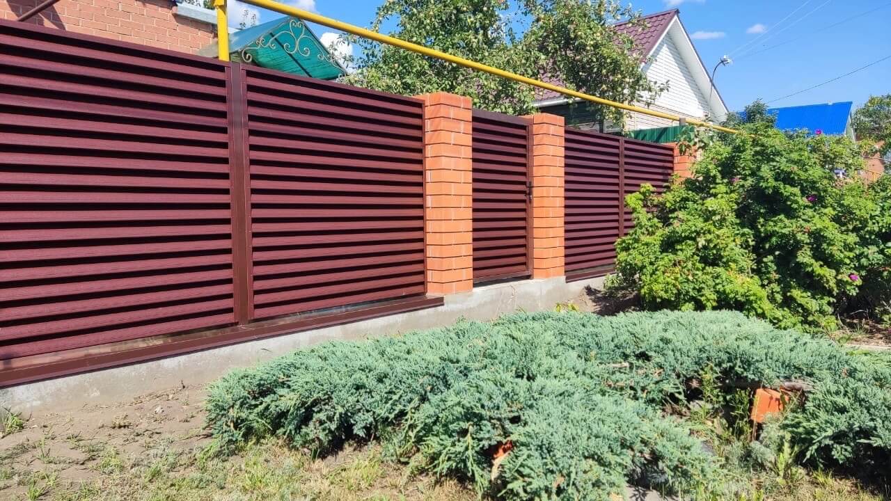 Забор-жалюзи из ламелей Еврожалюзи 20м RAL8017 Шоколад фото 1 в Астане