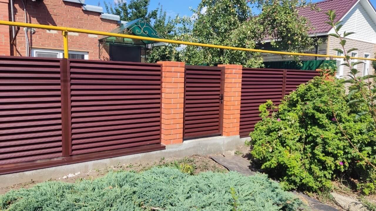 Забор-жалюзи из ламелей Еврожалюзи 20м RAL8017 Шоколад в Астане