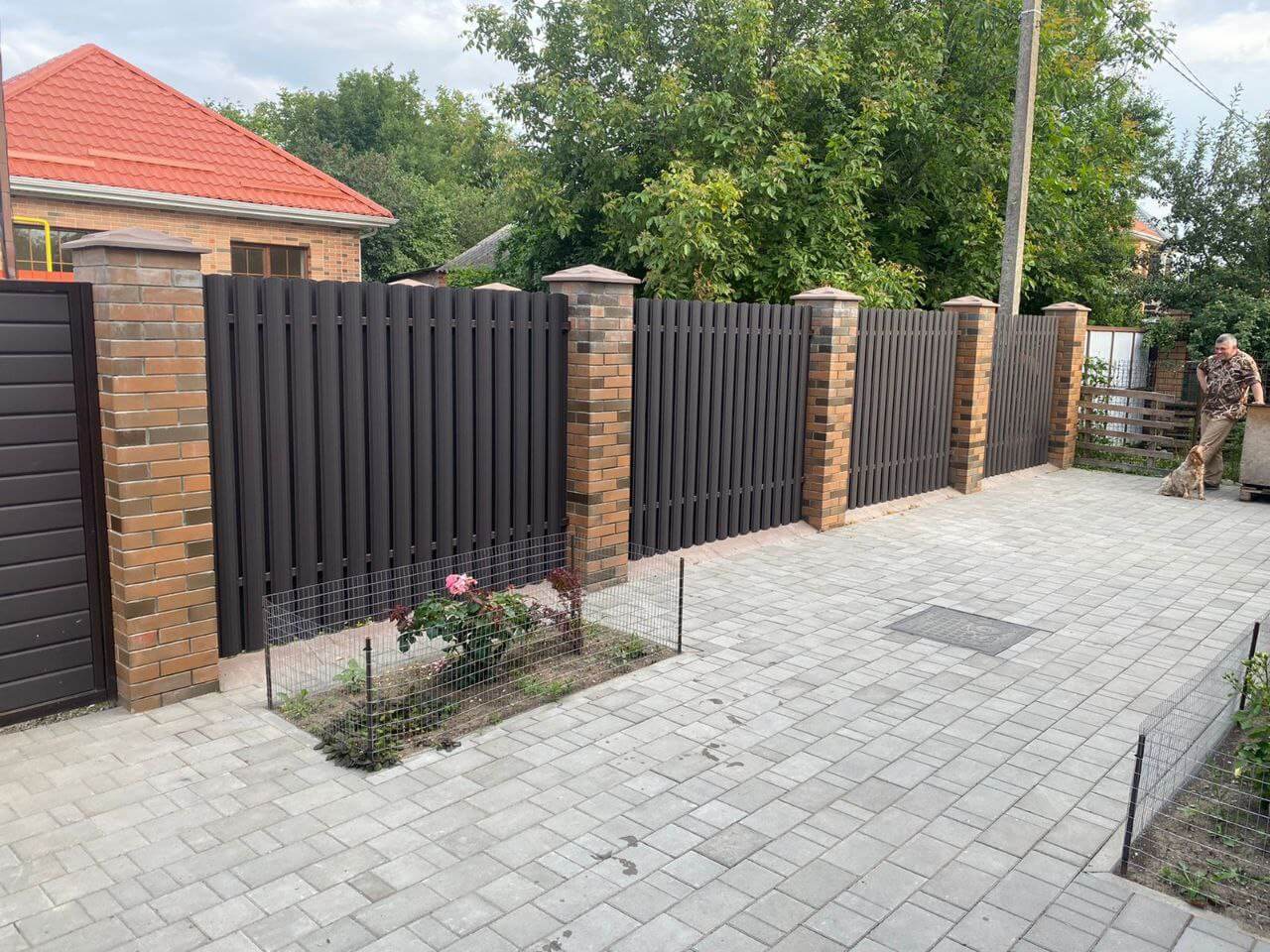 Забор из штакетника полукруглого 22м RAL8019 Темный Шоколад МАТТЕ фото 3 в Астане