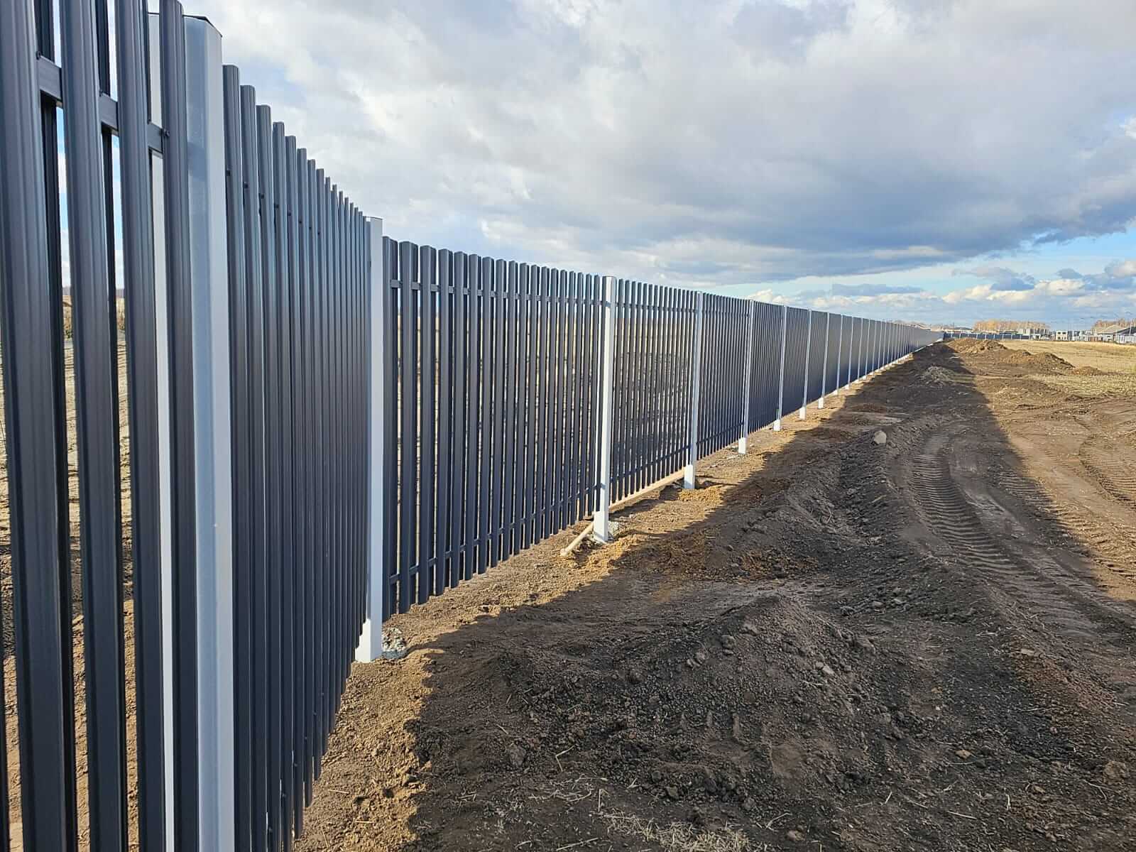 Забор из евроштакетника 234м RAL7024/7024 Серый Графит двусторонний фото 4 в Астане