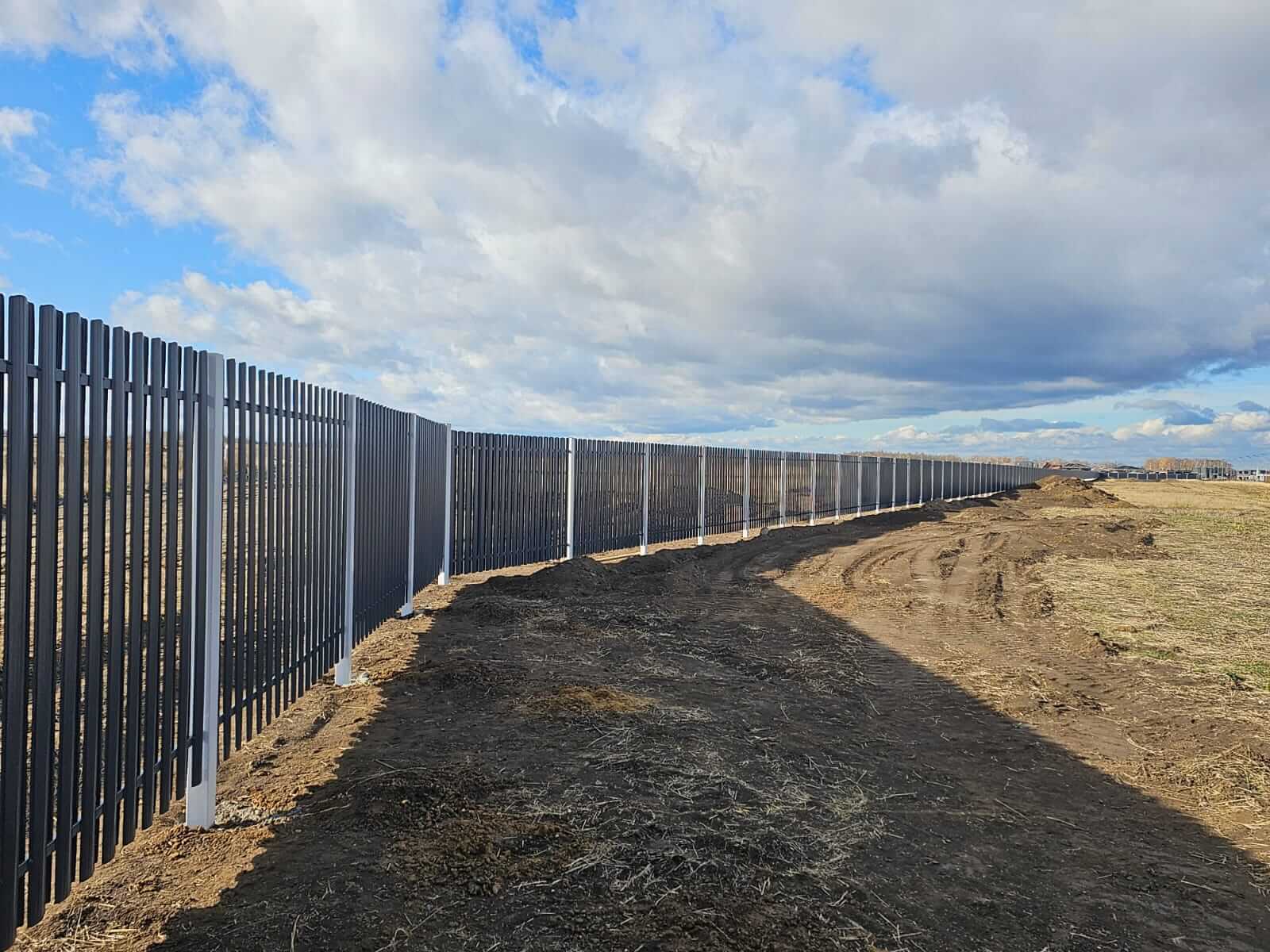 Забор из евроштакетника 234м RAL7024/7024 Серый Графит двусторонний фото 3 в Астане