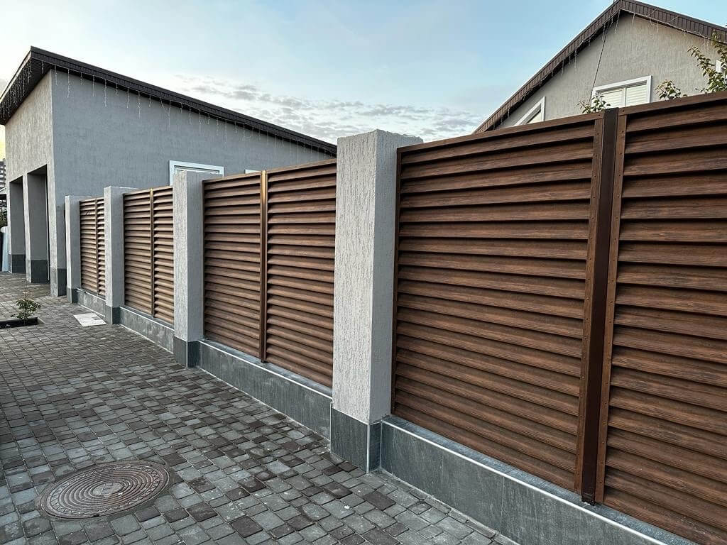 Забор-жалюзи из ламелей Еврожалюзи 23м Каштан Printech фото 2 в Астане