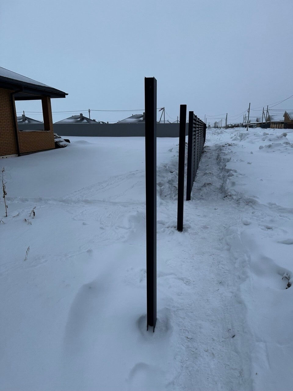 Забор-жалюзи из ламелей еврожалюзи 57м RAL7024 Серый Графит МАТТЕ фото 5 в Астане