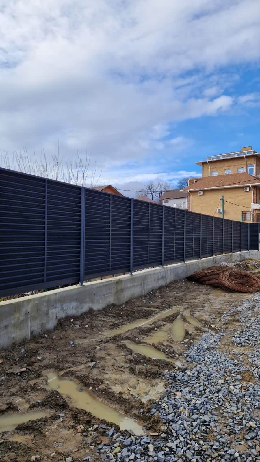 Забор-жалюзи из ламелей ЭКО-Z усиленных 87м RAL7024 Серый Графит матовый фото 6 в Астане