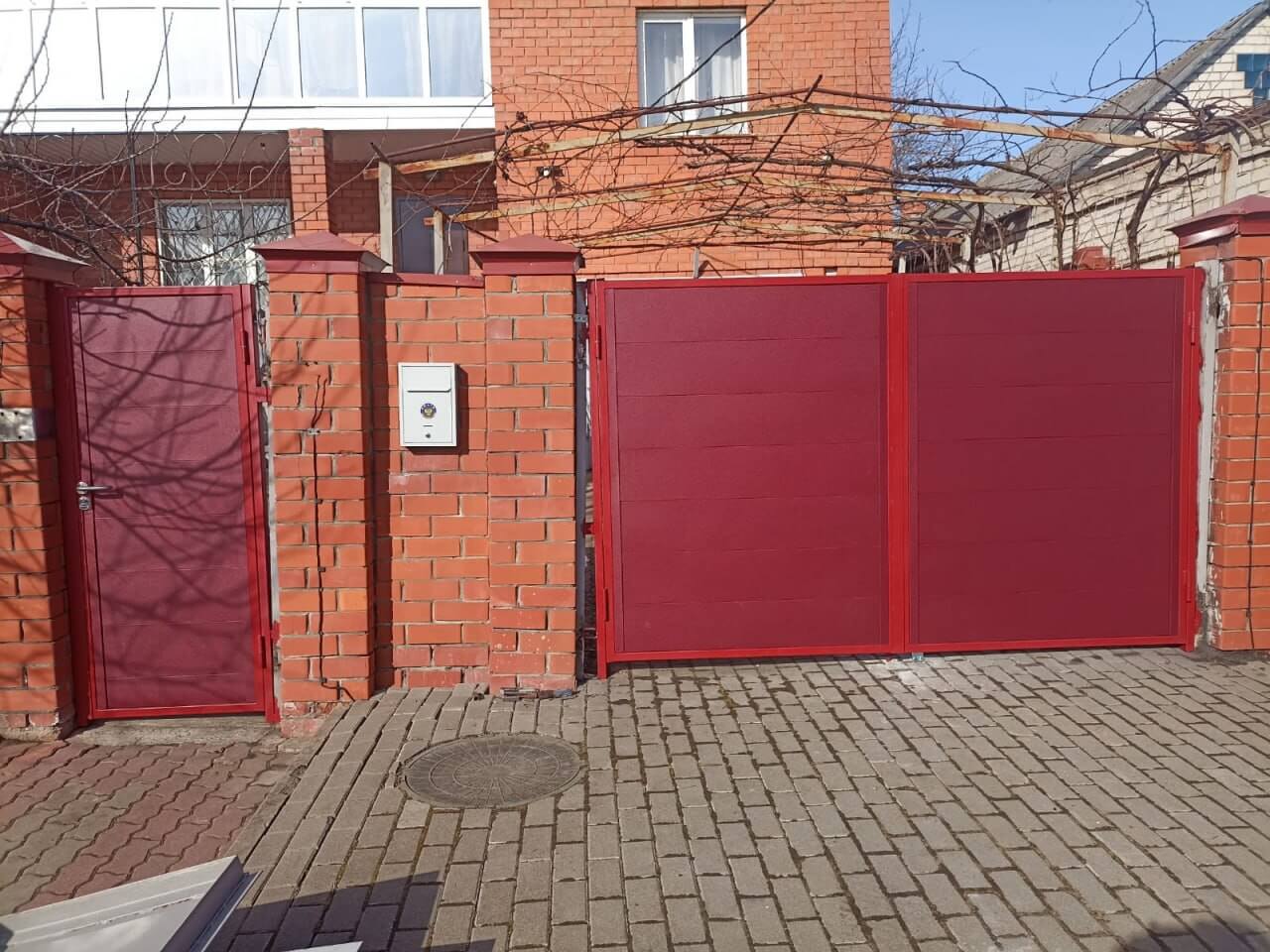 Ворота и калитка из металлопланкена 4м RAL3005 Красное Вино, Стальной Бархат в Астане