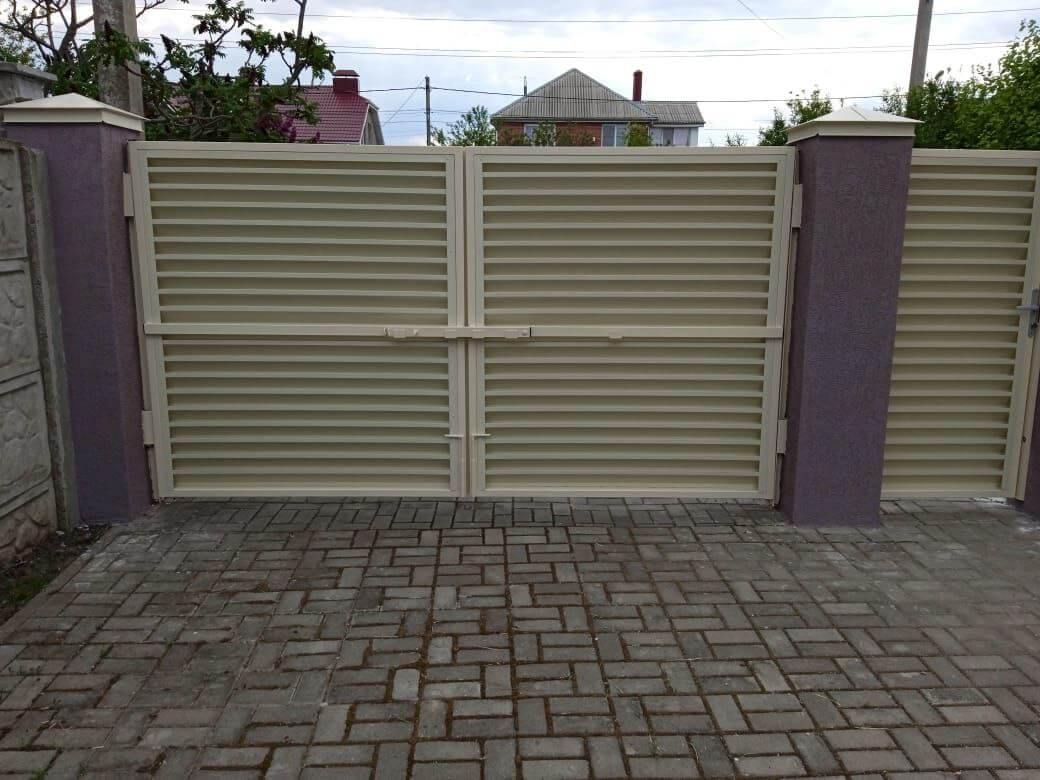 Забор-жалюзи с ламелями ЭКО-Z 10м RAL1015 Слоновая Кость фото 4 в Астане
