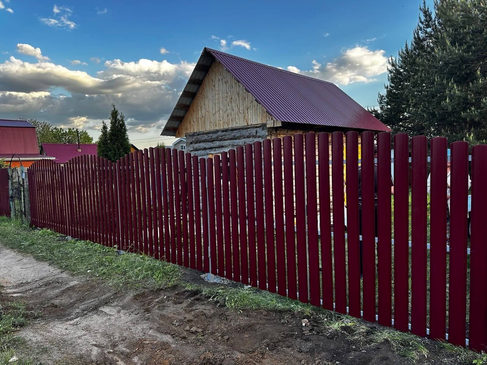 Забор из евроштакетника 28м RAL3005 Красное Вино фото 2 в Астане