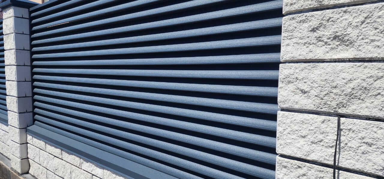 Забор из ламелей Еврожалюзи 32м RAL7024/7024 Серый Графит двусторонний МАТТЕ фото 1 в Астане