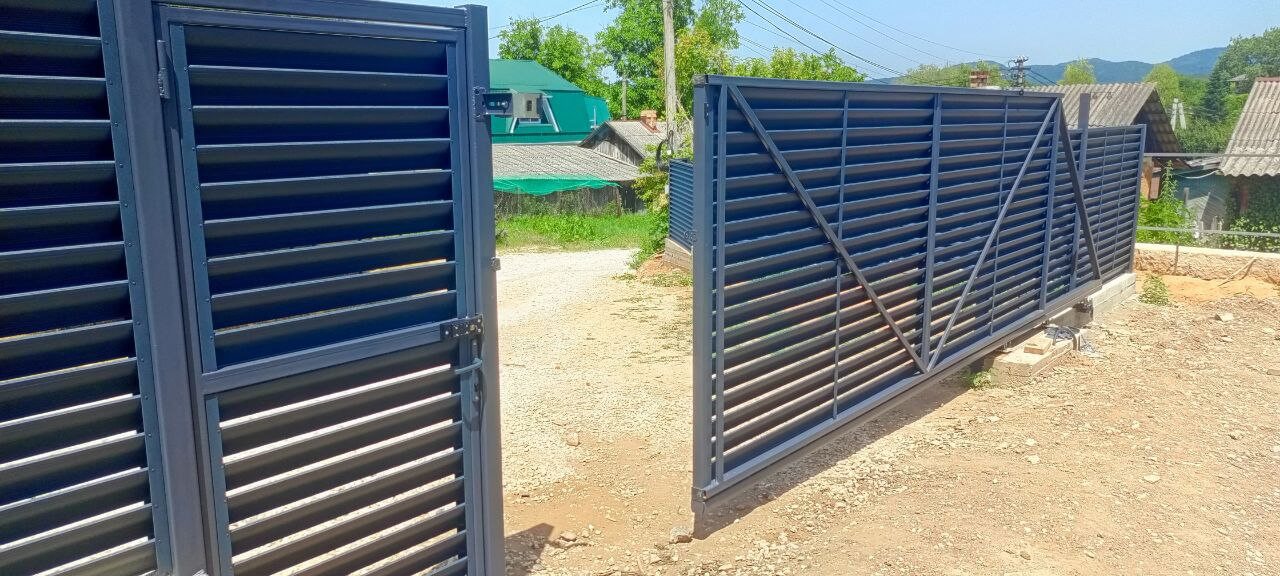Забор-жалюзи из ламелей Еврожалюзи 53м RAL7024 Серый Графит МАТТЕ фото 16 в Астане