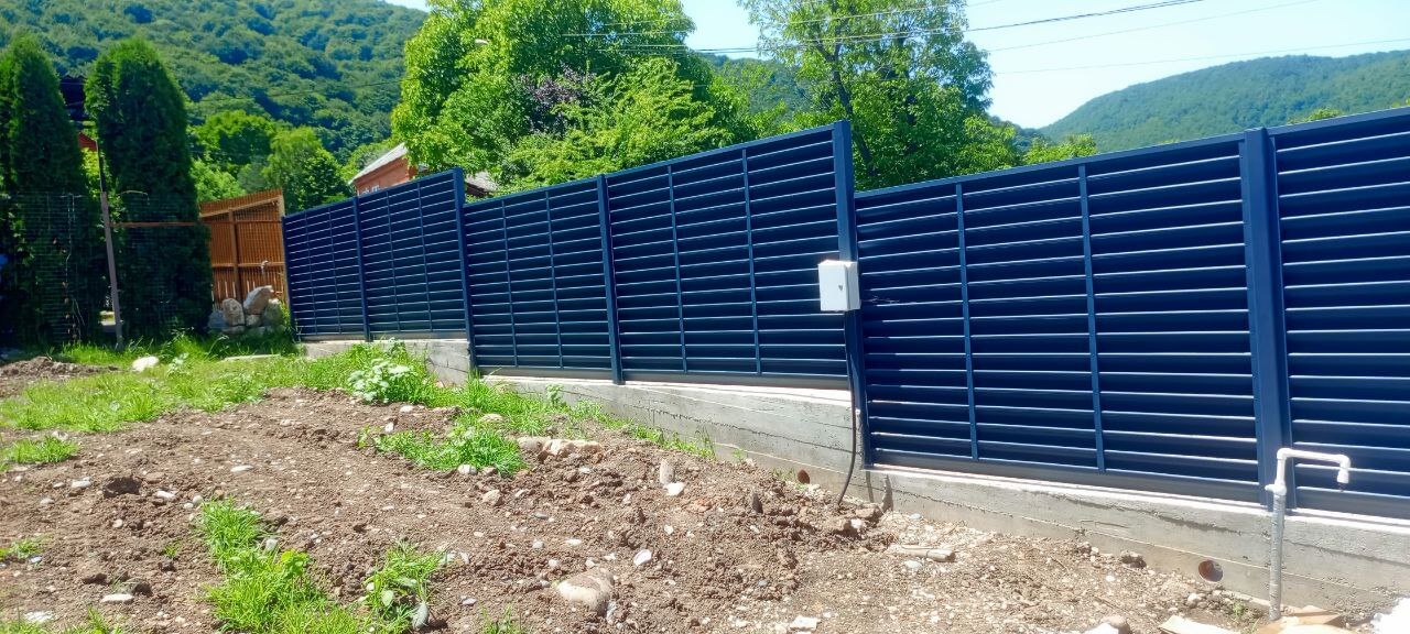 Забор-жалюзи из ламелей Еврожалюзи 53м RAL7024 Серый Графит МАТТЕ фото 3 в Астане