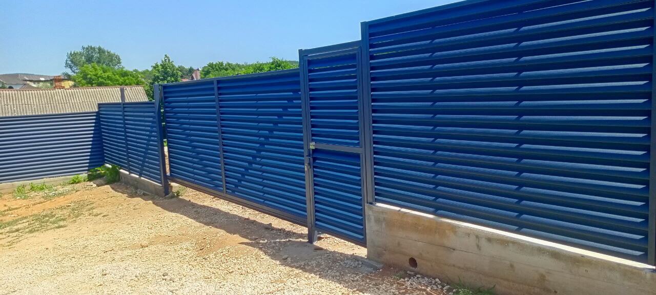 Забор-жалюзи из ламелей Еврожалюзи 53м RAL7024 Серый Графит МАТТЕ фото 15 в Астане