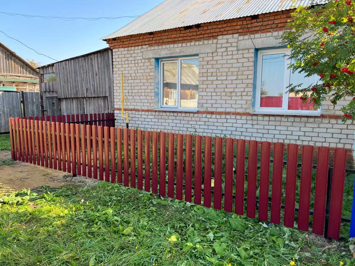 Забор из евроштакетника 9м RAL3005/3005 Красное Вино двусторонний в Астане
