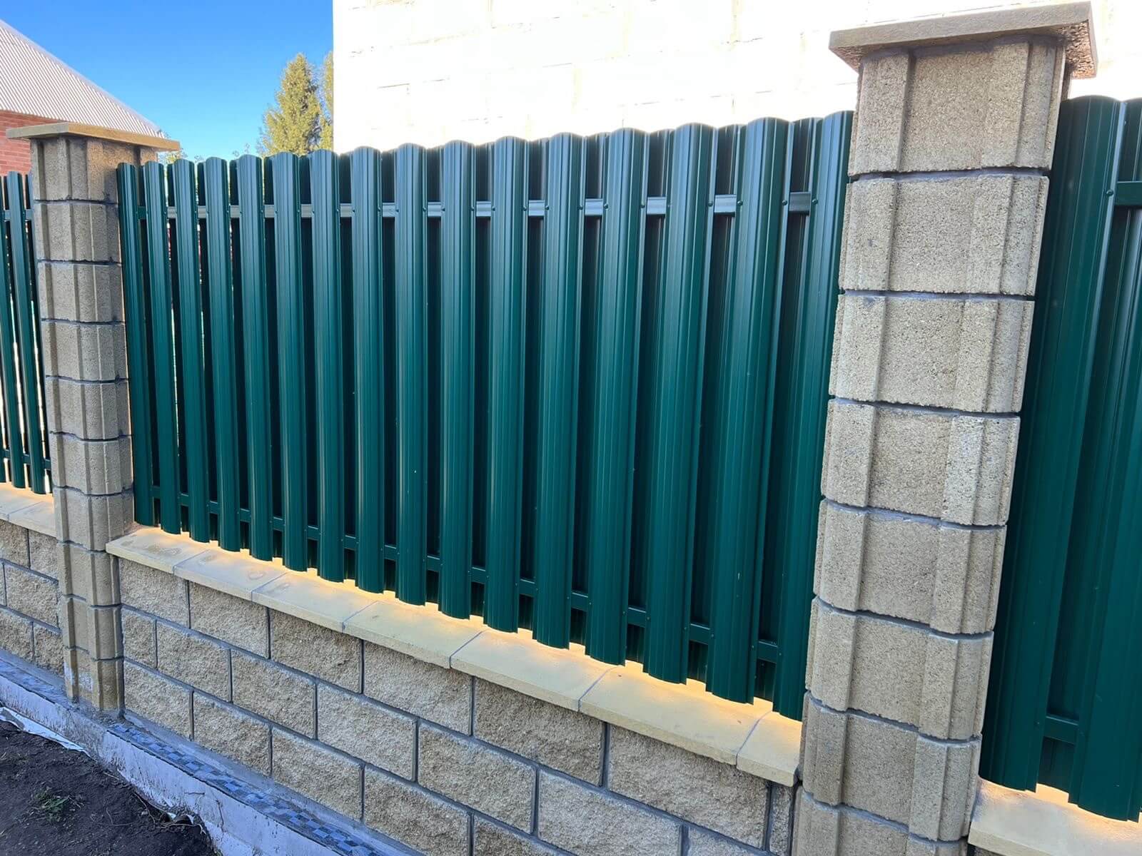 Забор из евроштакетника 22м RAL6005/6005 Зеленый Мох двусторонний фото 6 в Астане