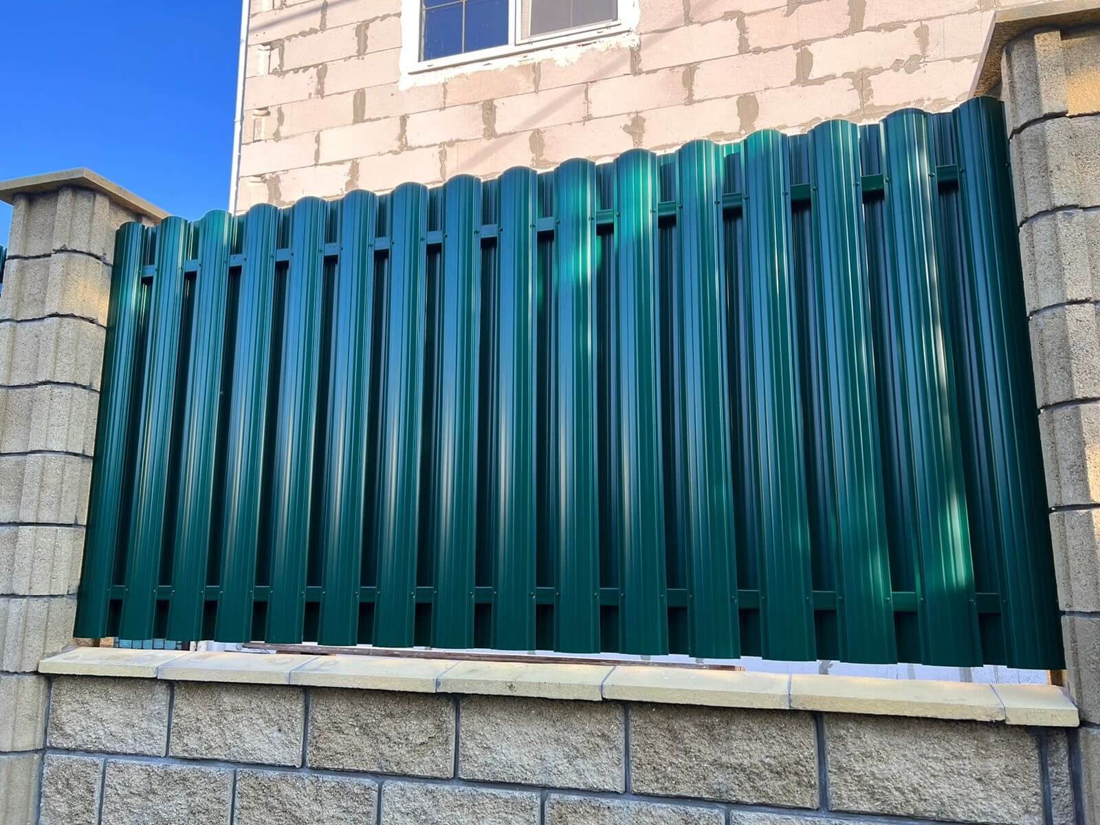 Забор из евроштакетника 22м RAL6005/6005 Зеленый Мох двусторонний фото 2 в Астане