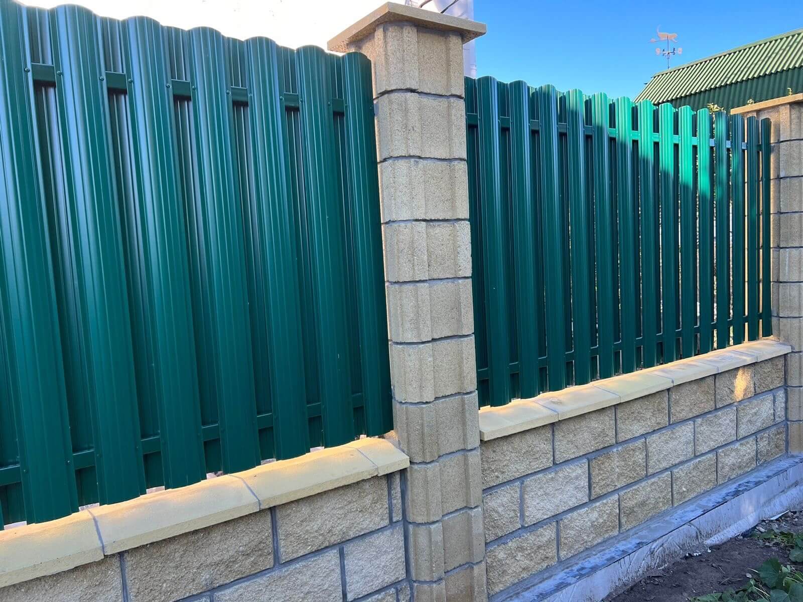 Забор из евроштакетника 22м RAL6005/6005 Зеленый Мох двусторонний фото 1 в Астане