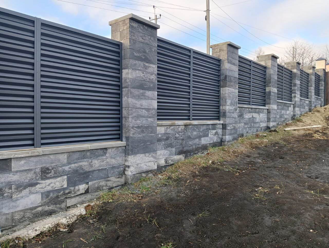 Забор-жалюзи из ламелей Елочка 72м RAL7024/7024 Серый Графит двусторонний МАТТЕ фото 4 в Астане