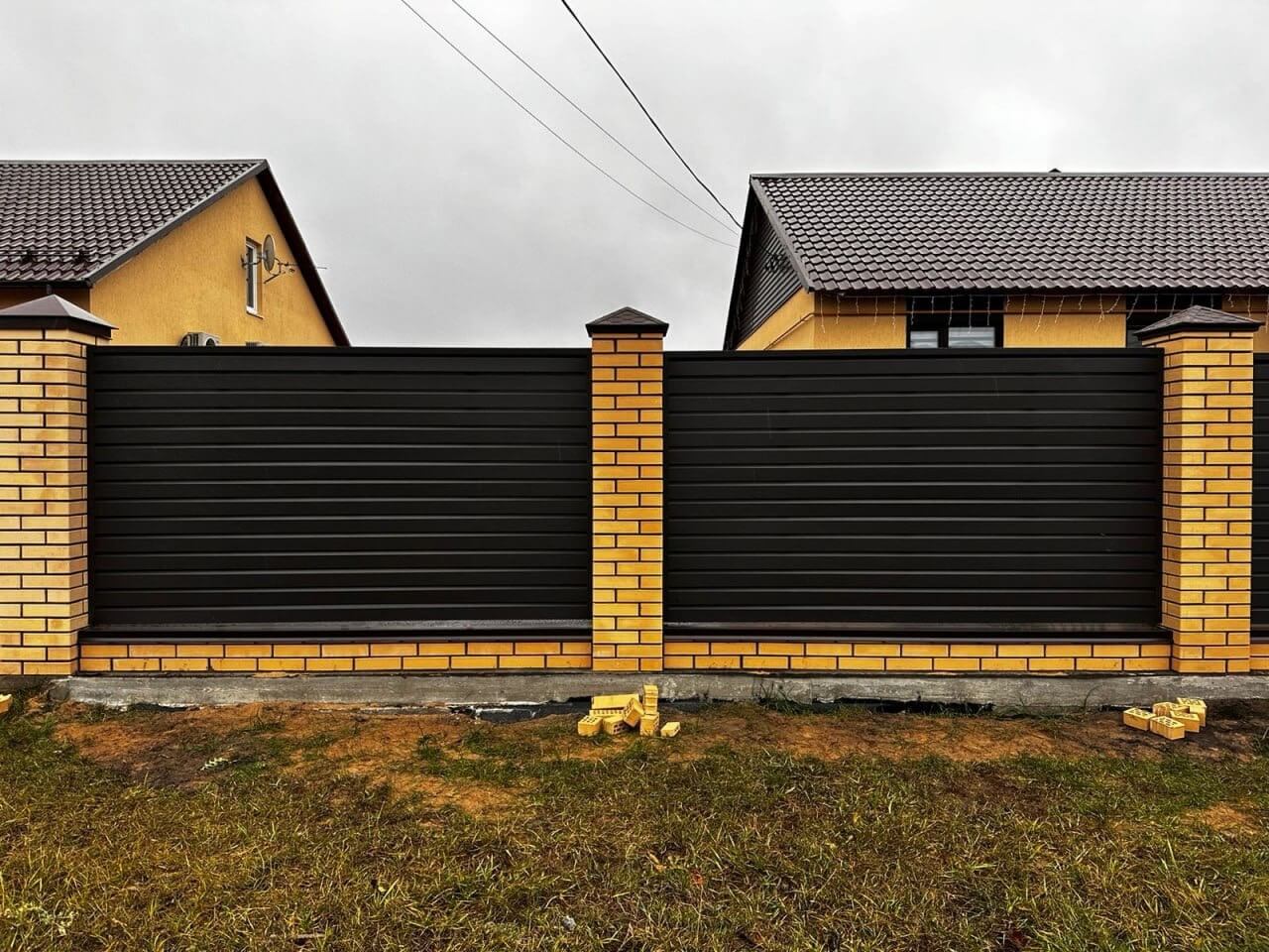Забор из ламелей Хай-Тек 32м RAL8019/8019 Темный Шоколад двусторонний МАТТЕ фото 1 в Астане