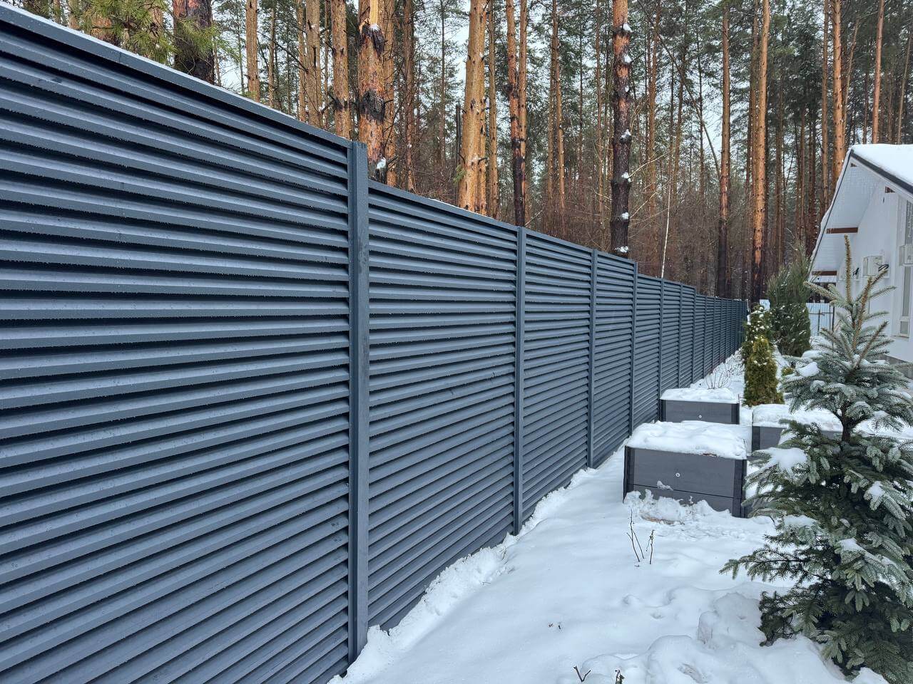 Забор-жалюзи из ламелей ЭКО-Z-US 54м RAL7024/7024 Серый Графит двусторонний МАТТЕ в Астане