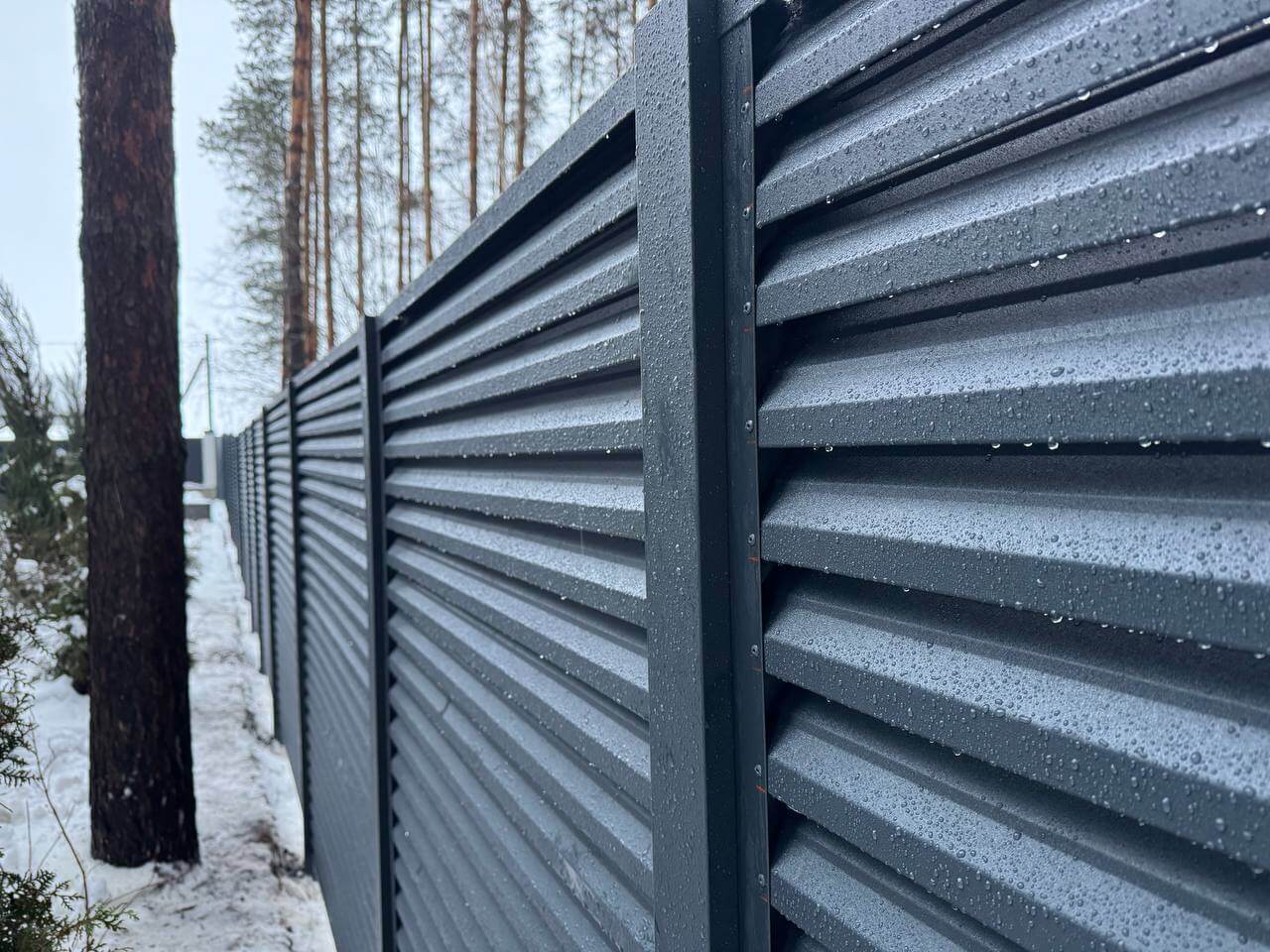 Забор-жалюзи из ламелей ЭКО-Z-US 54м RAL7024/7024 Серый Графит двусторонний МАТТЕ фото 1 в Астане