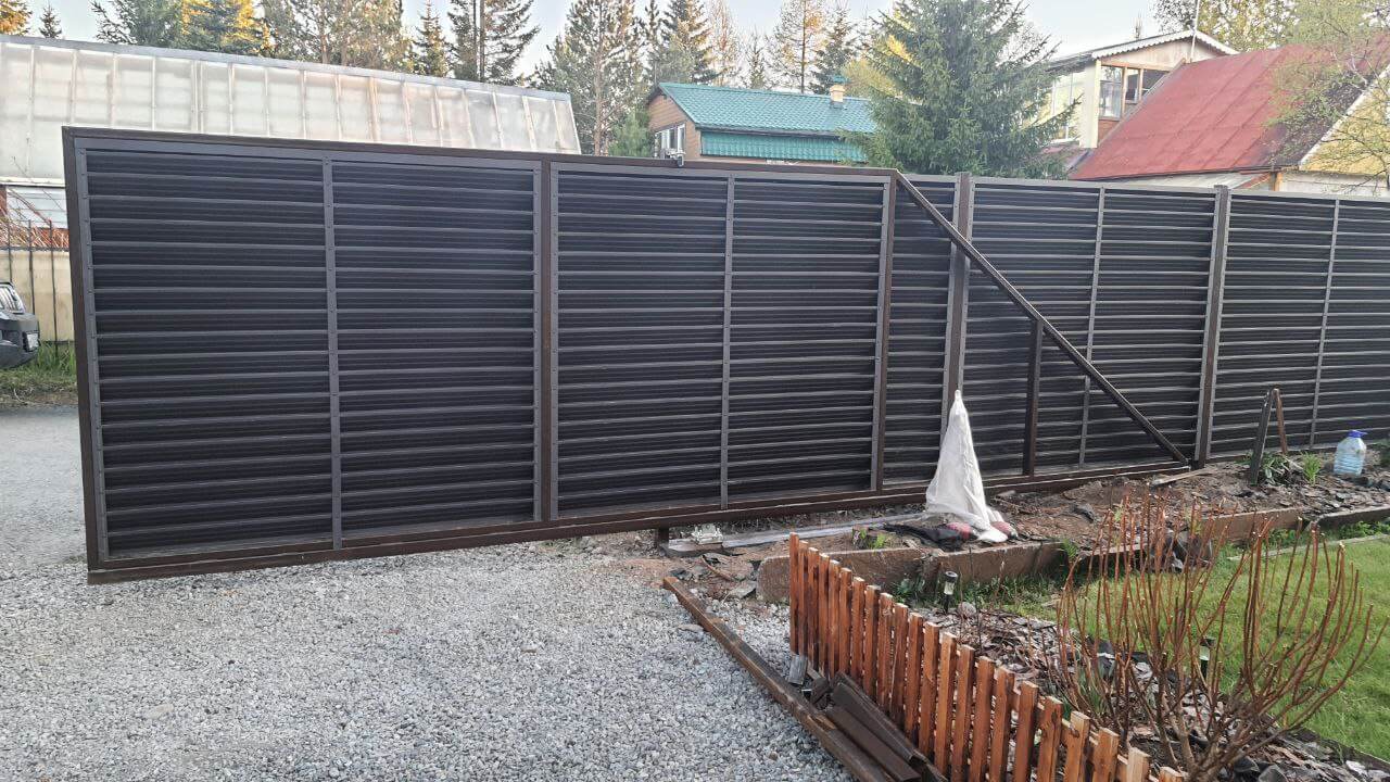 Забор-жалюзи из ламелей ЭКО-Z-US 12м RAL8019/8019 Темный Шоколад двусторонний МАТТЕ фото 3 в Астане