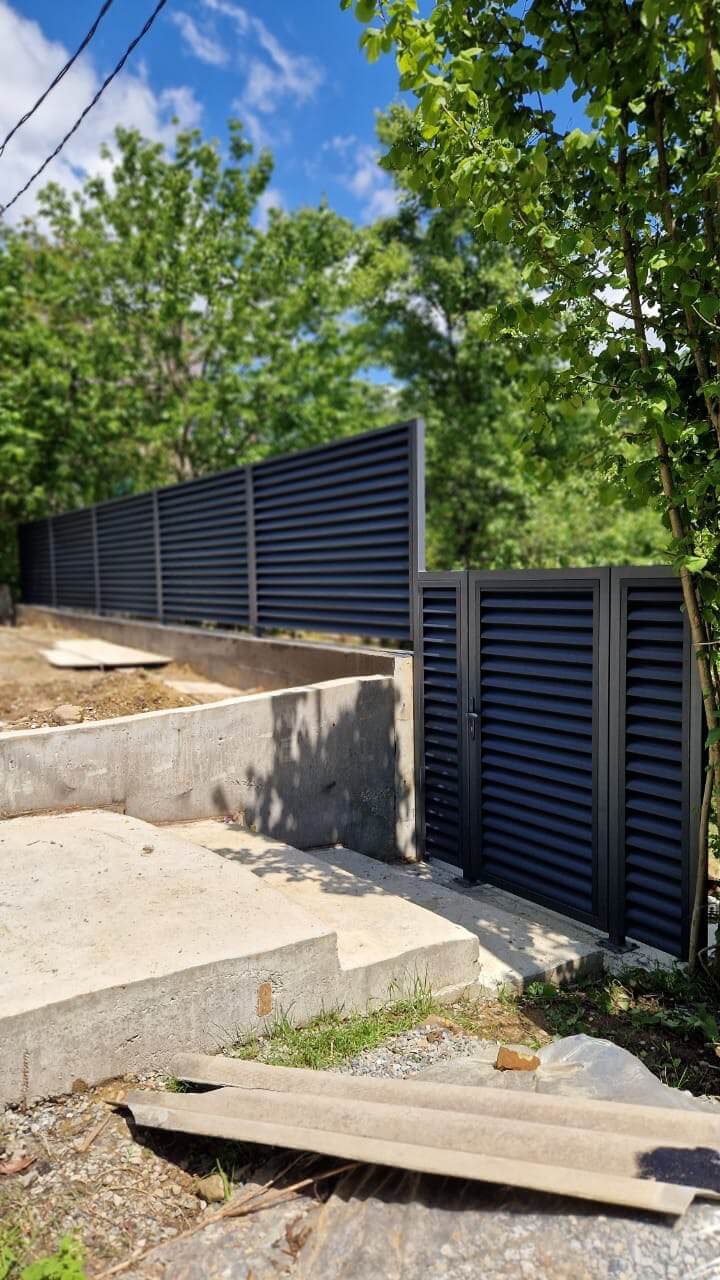 Забор-жалюзи из ламелей еврожалюзи 23м RAL7024/7024 Серый Графит двусторонний МАТТЕ фото 1 в Астане