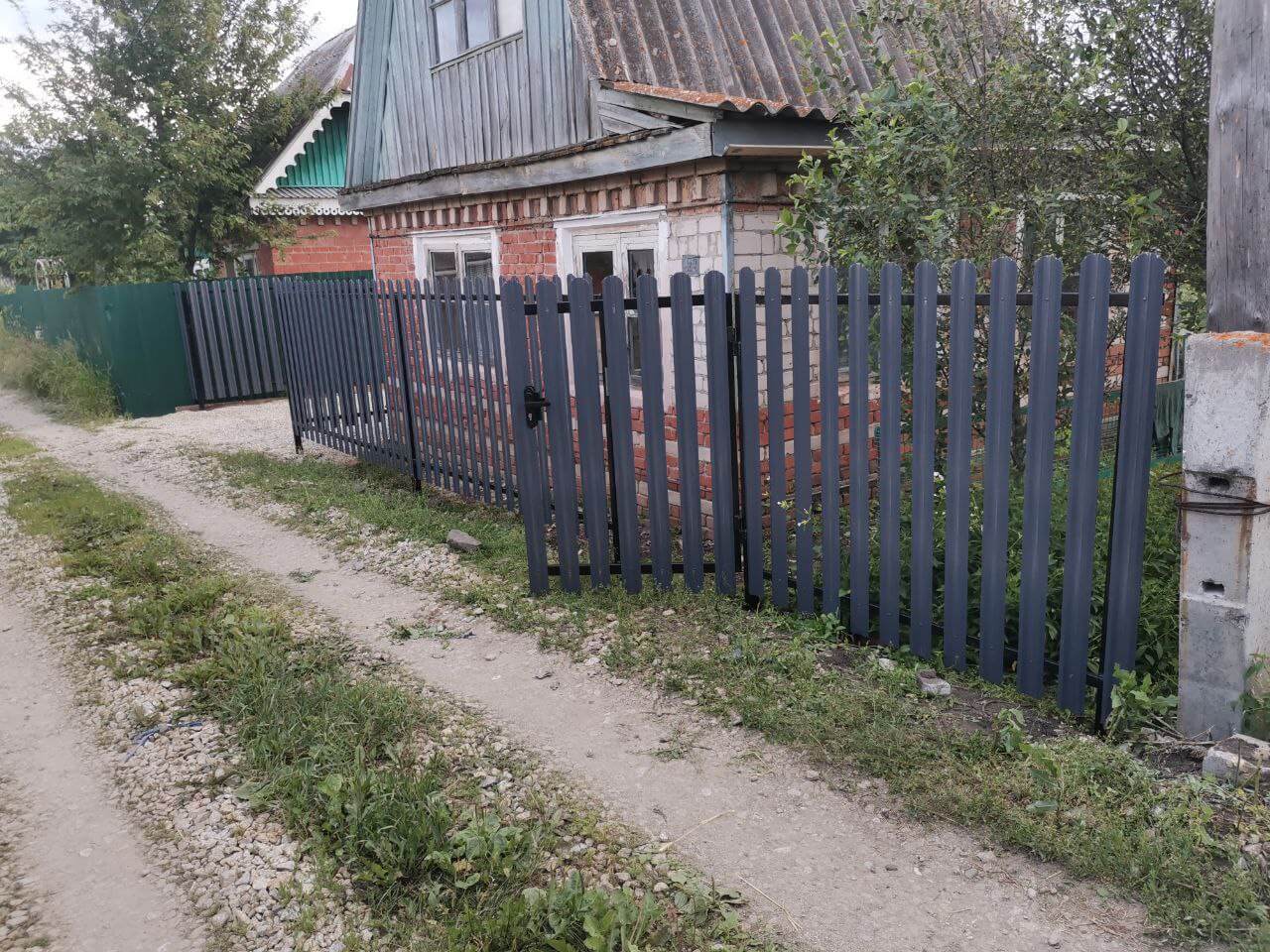 Забор из евроштакетника 7м RAL7024/7024 Серый Графит двусторонний фото 3 в Астане