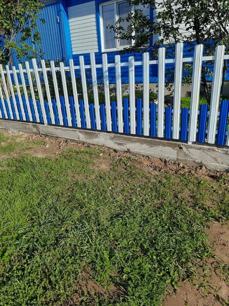 Забор из евроштакетника 14м RAL9003 Белый, RAL5005 Синий Сигнал фото 1 в Астане