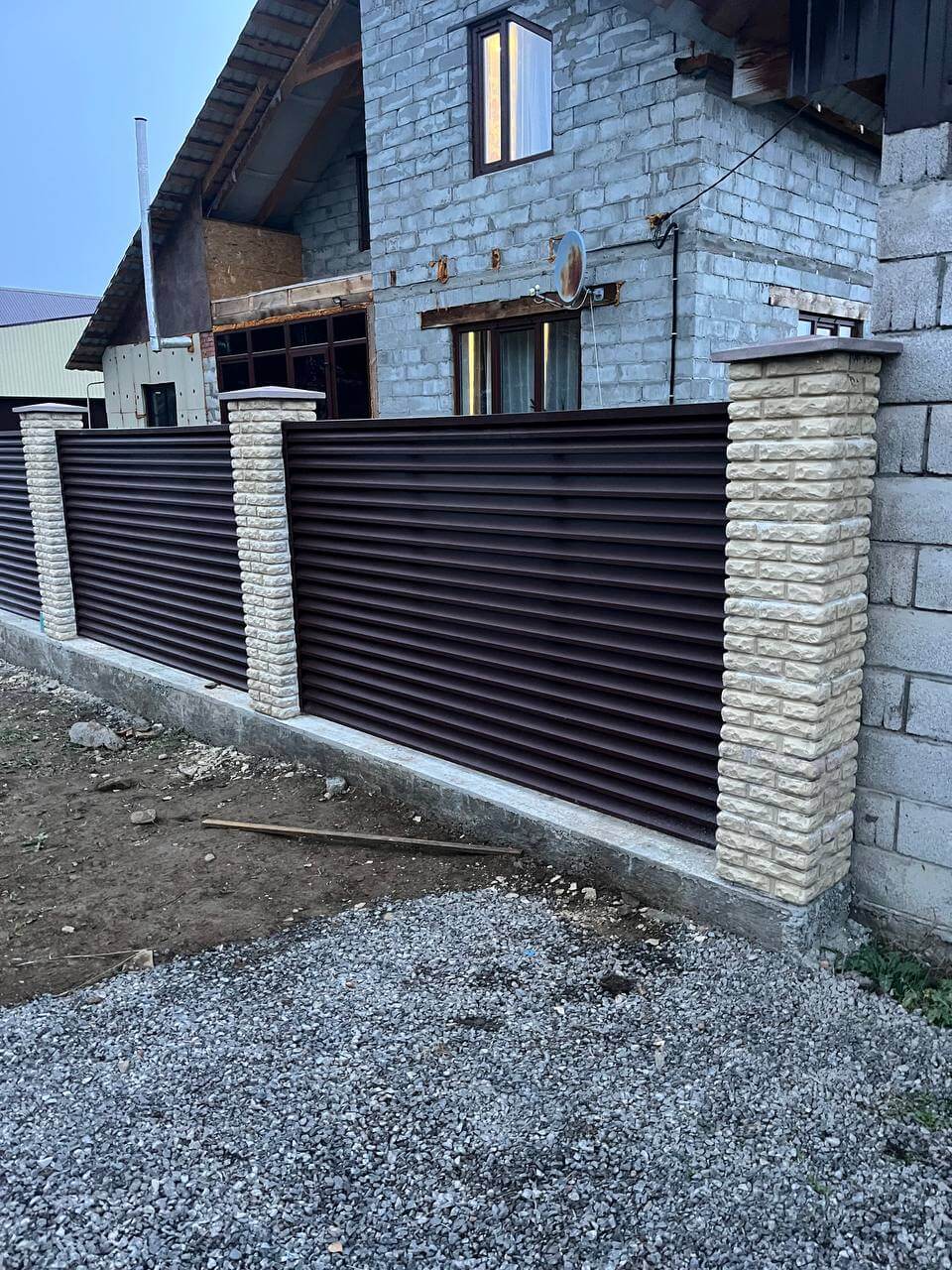 Забор-жалюзи из ламелей ЭКО-Z 18м RAL8017/8017 Шоколад двусторонний фото 2 в Астане