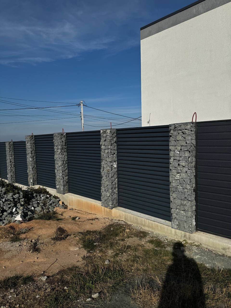 Забор-жалюзи из ламелей ЭКО-Z-US усиленных 36м RAL7024/7024 Серый Графит двусторонний МАТТЕ фото 6 в Астане