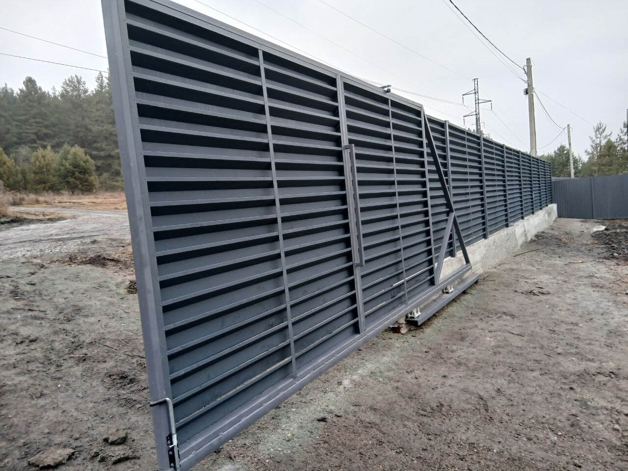 Забор-жалюзи из ламелей Хай-Тек 37м RAL7024/7024 Серый Графит двусторонний МАТТЕ фото 7 в Астане