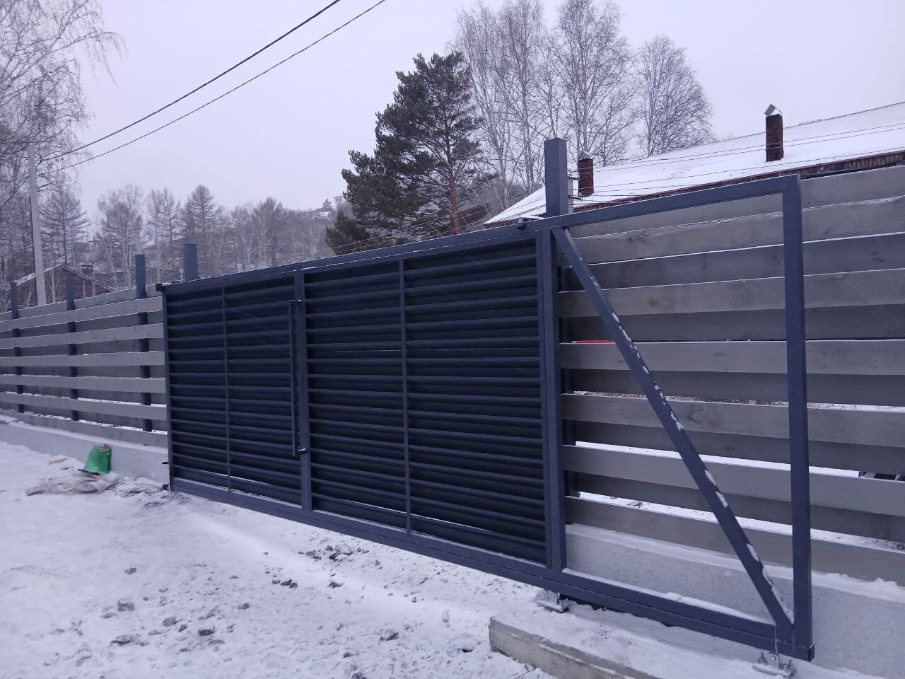 Входная группа из ламелей Хай-Тек RAL7024/7024 Серый Графит двусторонний МАТТЕ фото 4 в Астане