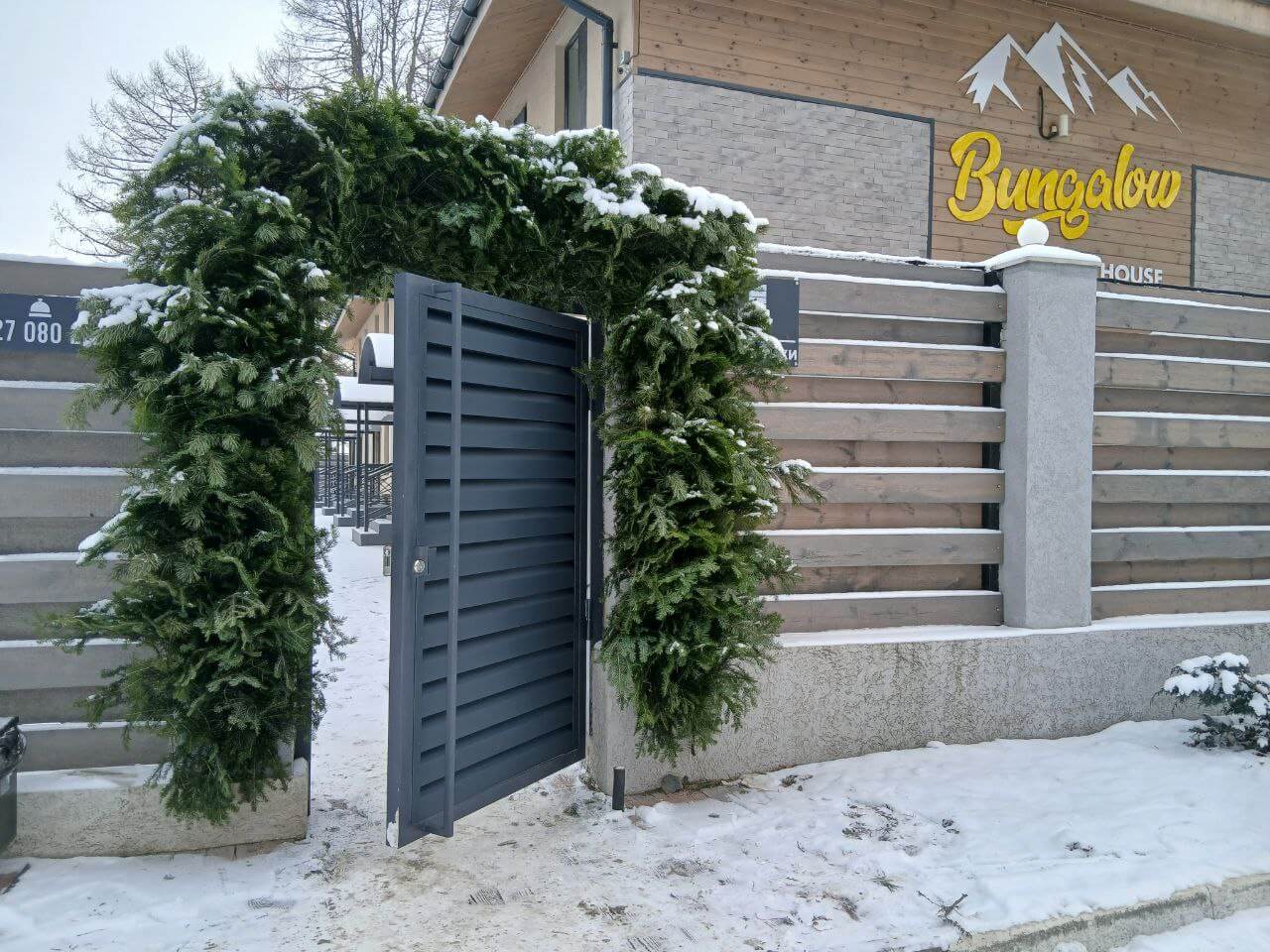 Входная группа из ламелей Хай-Тек RAL7024/7024 Серый Графит двусторонний МАТТЕ фото 15 в Астане