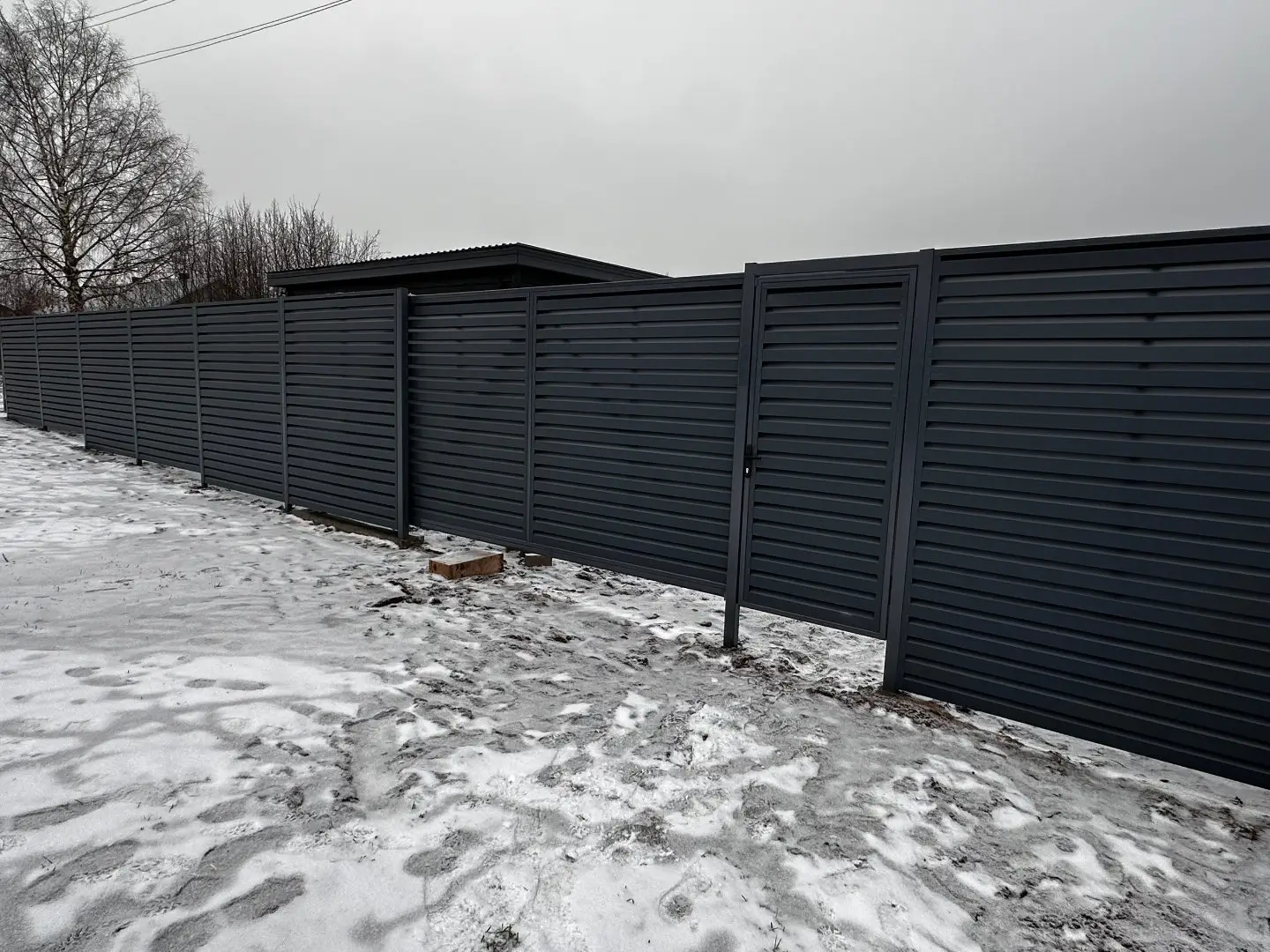 Забор-жалюзи из ламелей Хай-Тек 20м RAL7024/7024 Серый Графит двусторонний МАТТЕ фото 4 в Астане