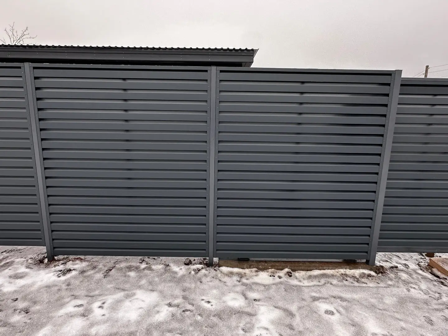 Забор-жалюзи из ламелей Хай-Тек 20м RAL7024/7024 Серый Графит двусторонний МАТТЕ фото 2 в Астане