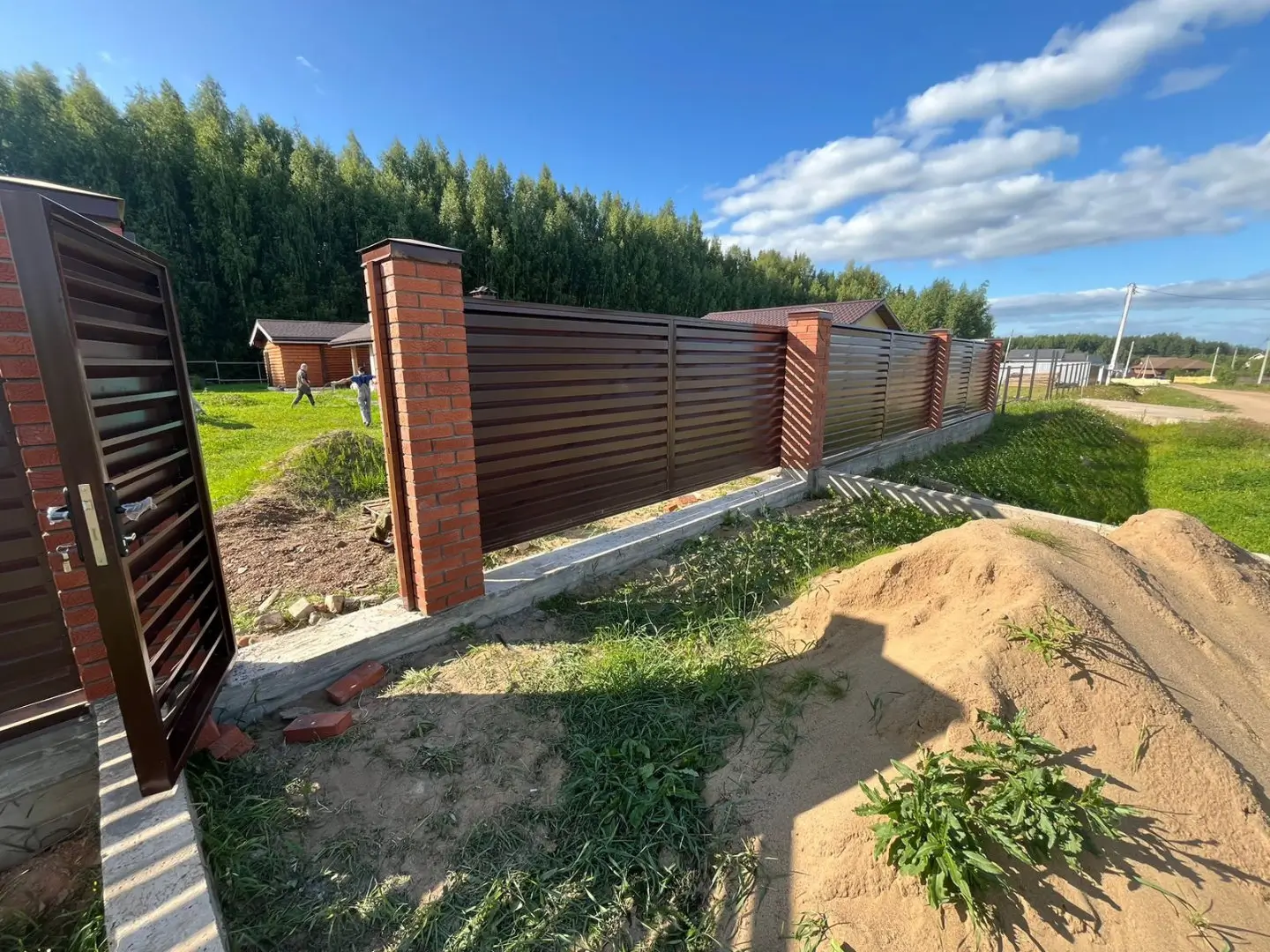 Забор-жалюзи из ламелей Хай-Тек 26м RAL8017/8017 Шоколад двусторонний фото 5 в Астане
