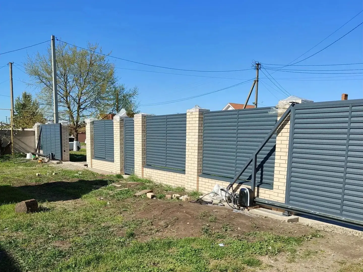 Забор-жалюзи из ламелей Реснички 16м RAL7024 Серый Графит Стальной Бархат фото 1 в Астане